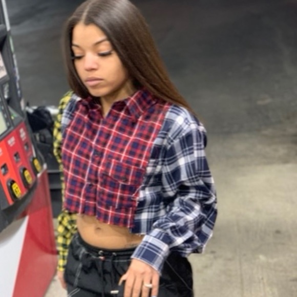 Fashion nova crop top flannel - Picture 3 of 3